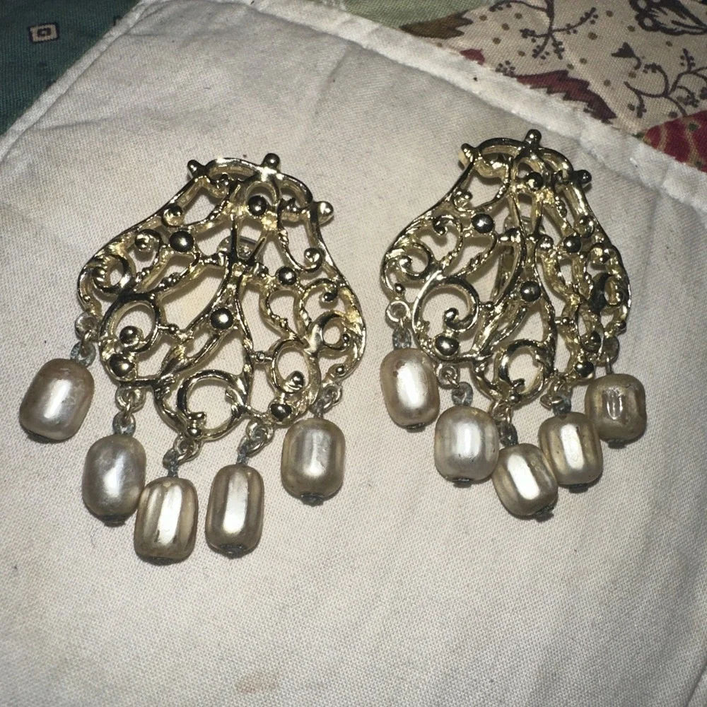 Vintage Sarah Coventry Venetian Lace Gold Tone Clip Earrings With Faux Pearls